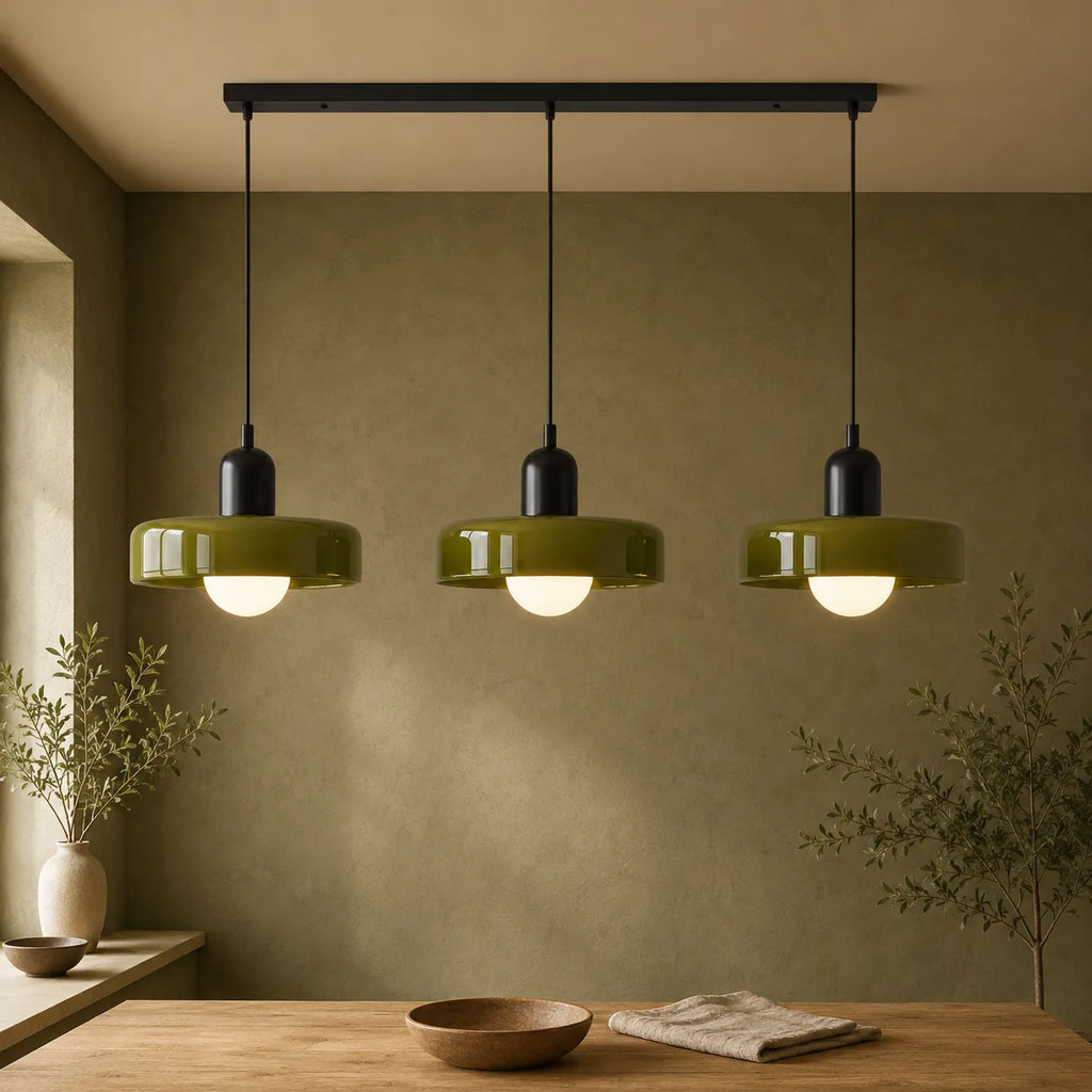 Lampada a sospensione con tre paralumi arrotondati in vetro e design lineare Bauhaus