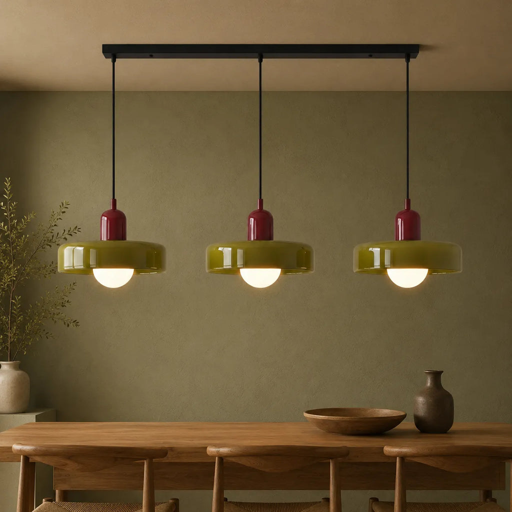 Lampada a sospensione con tre paralumi arrotondati in vetro e design lineare Bauhaus