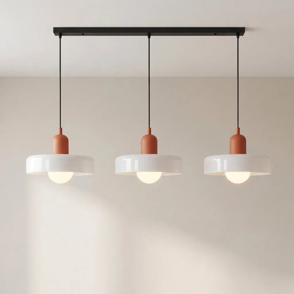 Lampada a sospensione con tre paralumi arrotondati in vetro e design lineare Bauhaus