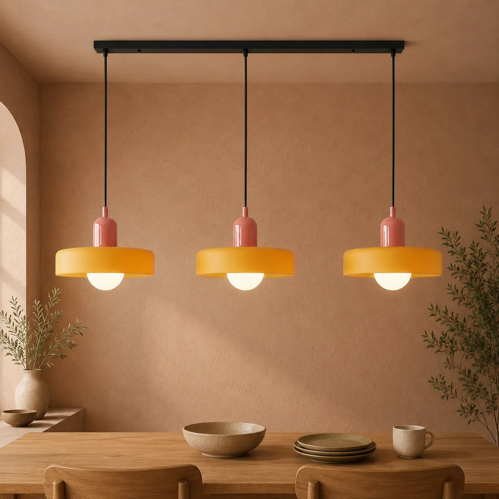 Lampada a sospensione con tre paralumi arrotondati in vetro e design lineare Bauhaus