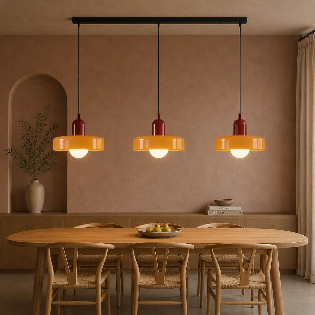 Lampada a sospensione con tre paralumi arrotondati in vetro e design lineare Bauhaus