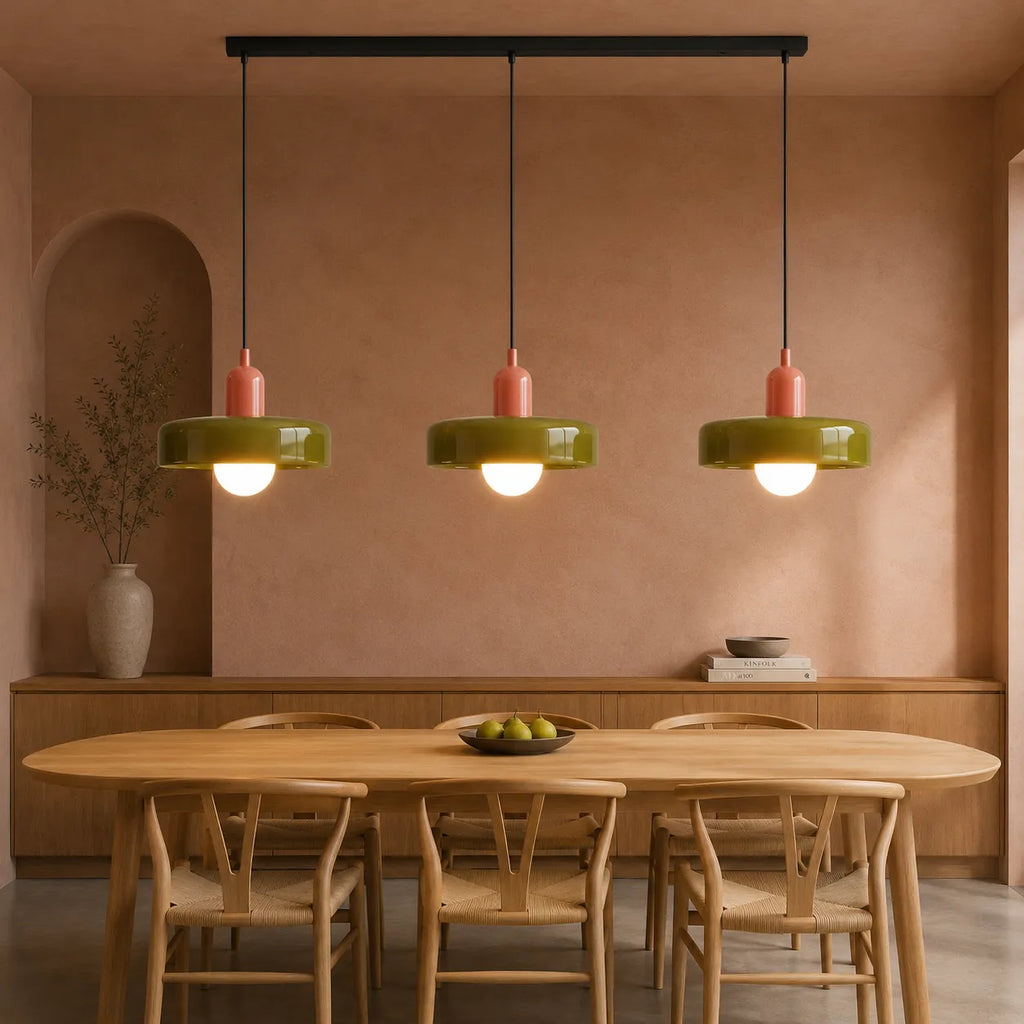 Lampada a sospensione con tre paralumi arrotondati in vetro e design lineare Bauhaus