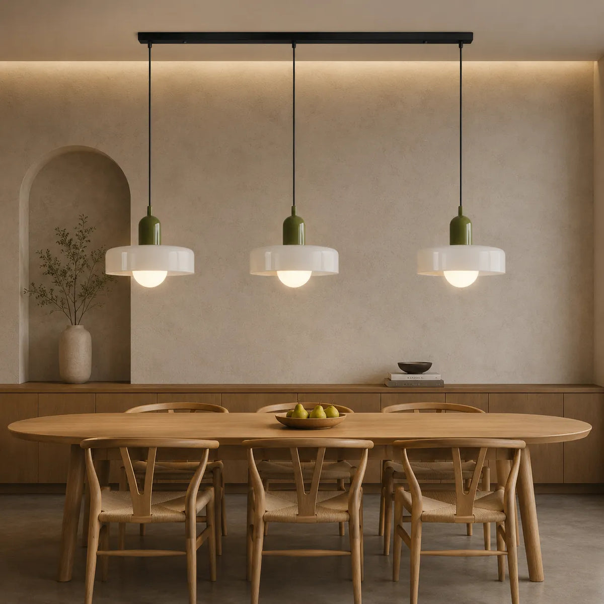 Lampada a sospensione con tre paralumi arrotondati in vetro e design lineare Bauhaus