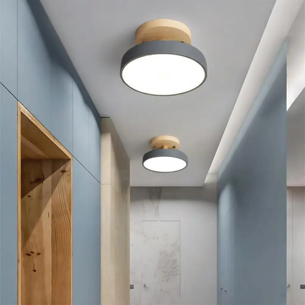 LED-Deckenleuchte mit Holz und Metall im skandinavischen Design