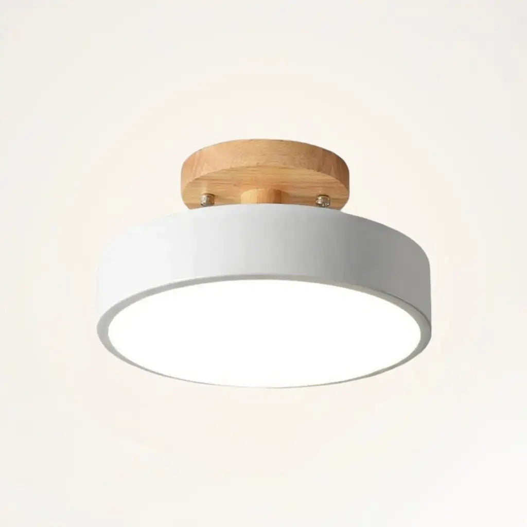LED-Deckenleuchte mit Holz und Metall im skandinavischen Design
