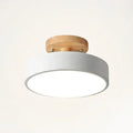 LED-Deckenleuchte mit Holz und Metall im skandinavischen Design