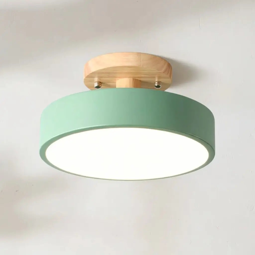 LED-Deckenleuchte mit Holz und Metall im skandinavischen Design