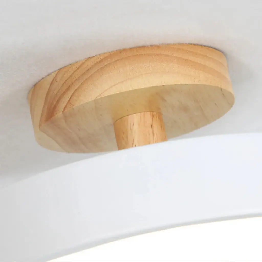 LED-Deckenleuchte mit Holz und Metall im skandinavischen Design