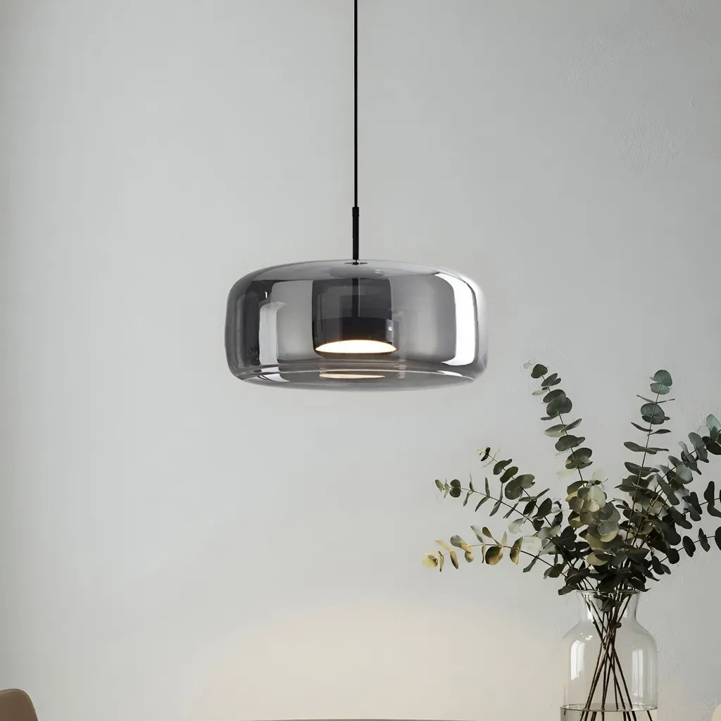 Lámpara colgante con pantalla de vidrio esculpida y resplandor LED en capas