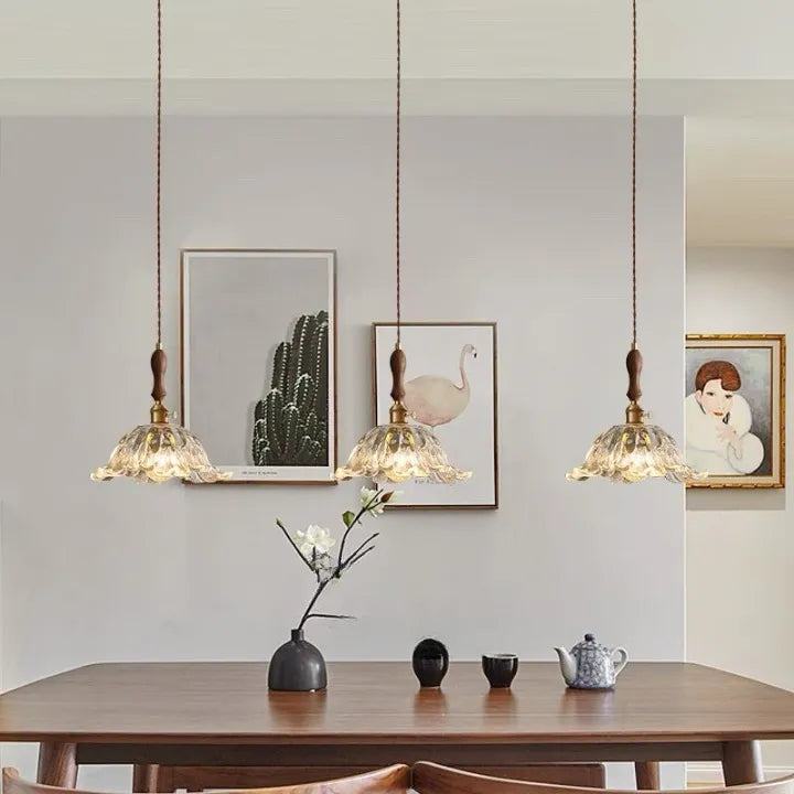 Lámpara colgante con pantalla de flor de vidrio y LED para una iluminación vintage del comedor