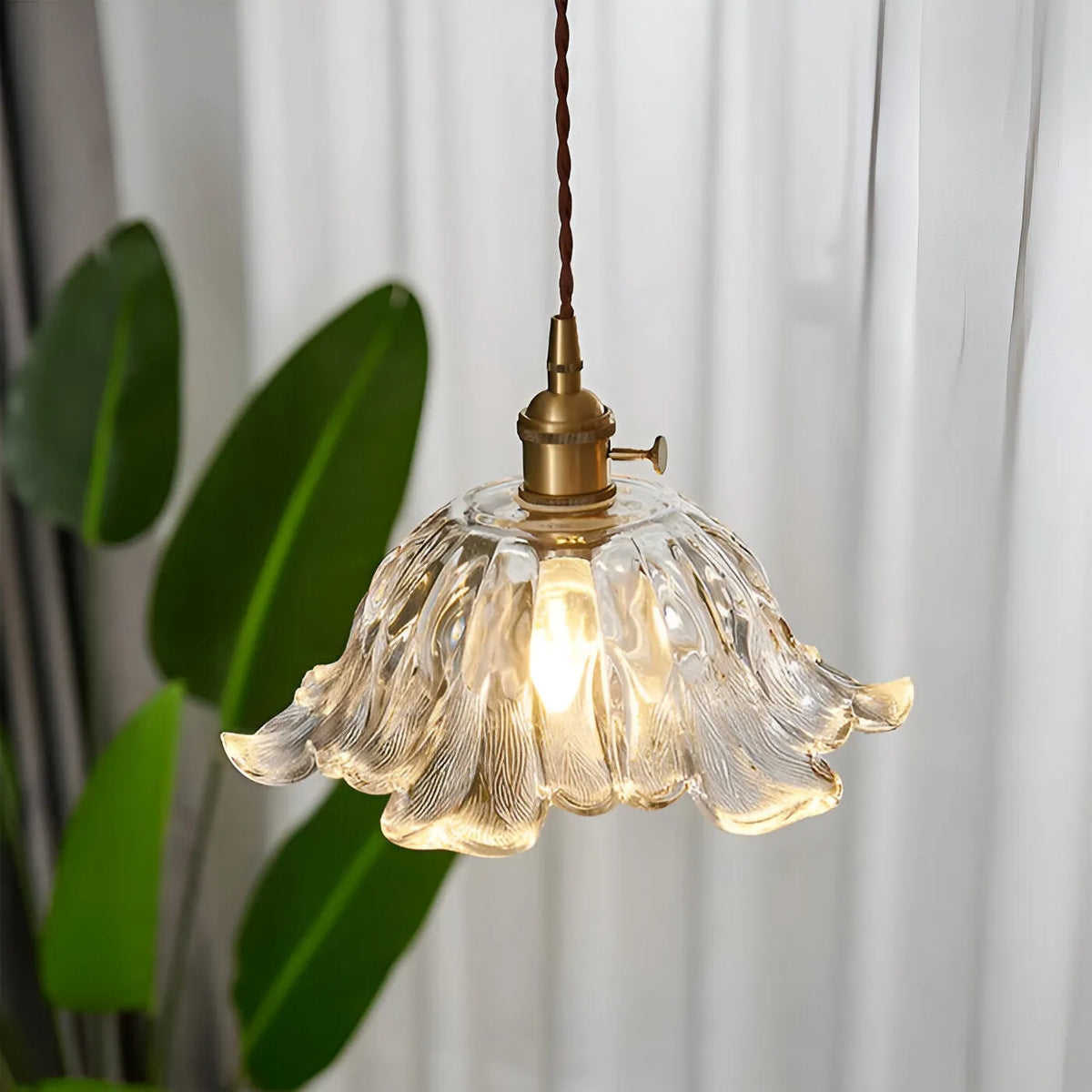 Lámpara colgante con pantalla de flor de vidrio y LED para una iluminación vintage del comedor