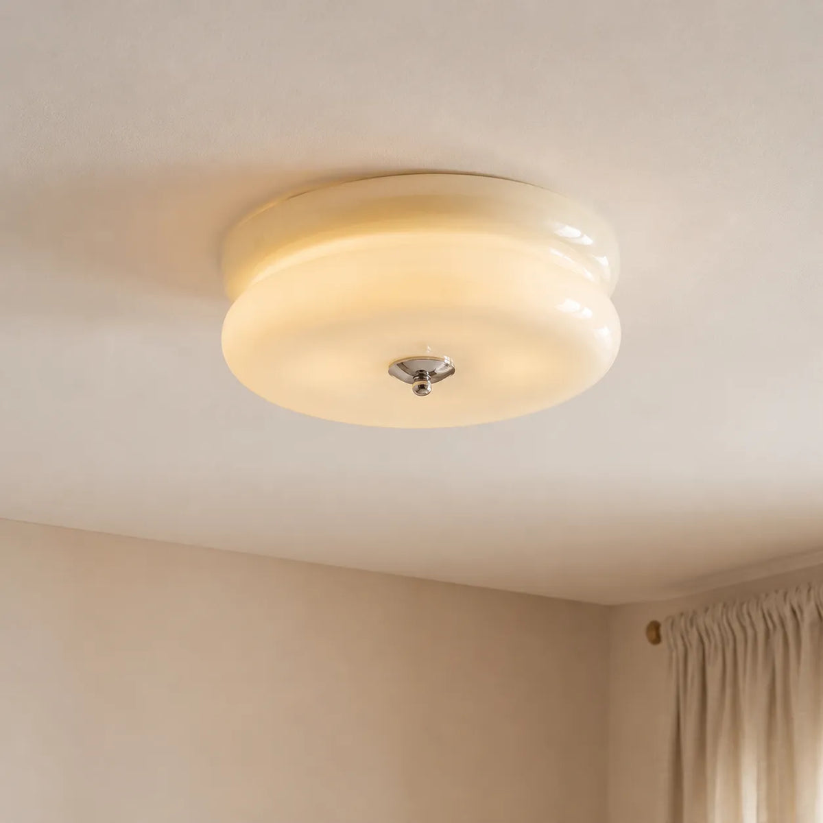 Plafón con difusor de vidrio opalino, de estilo art déco, para sala de estar