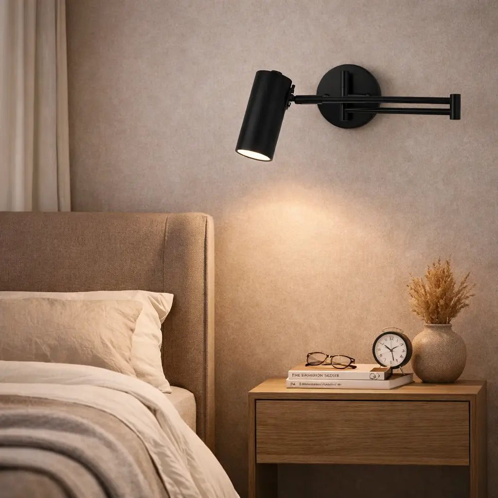 Wandleuchte mit verstellbarem Schwenkarm und integrierter LED mit Farbtemperaturregelung
