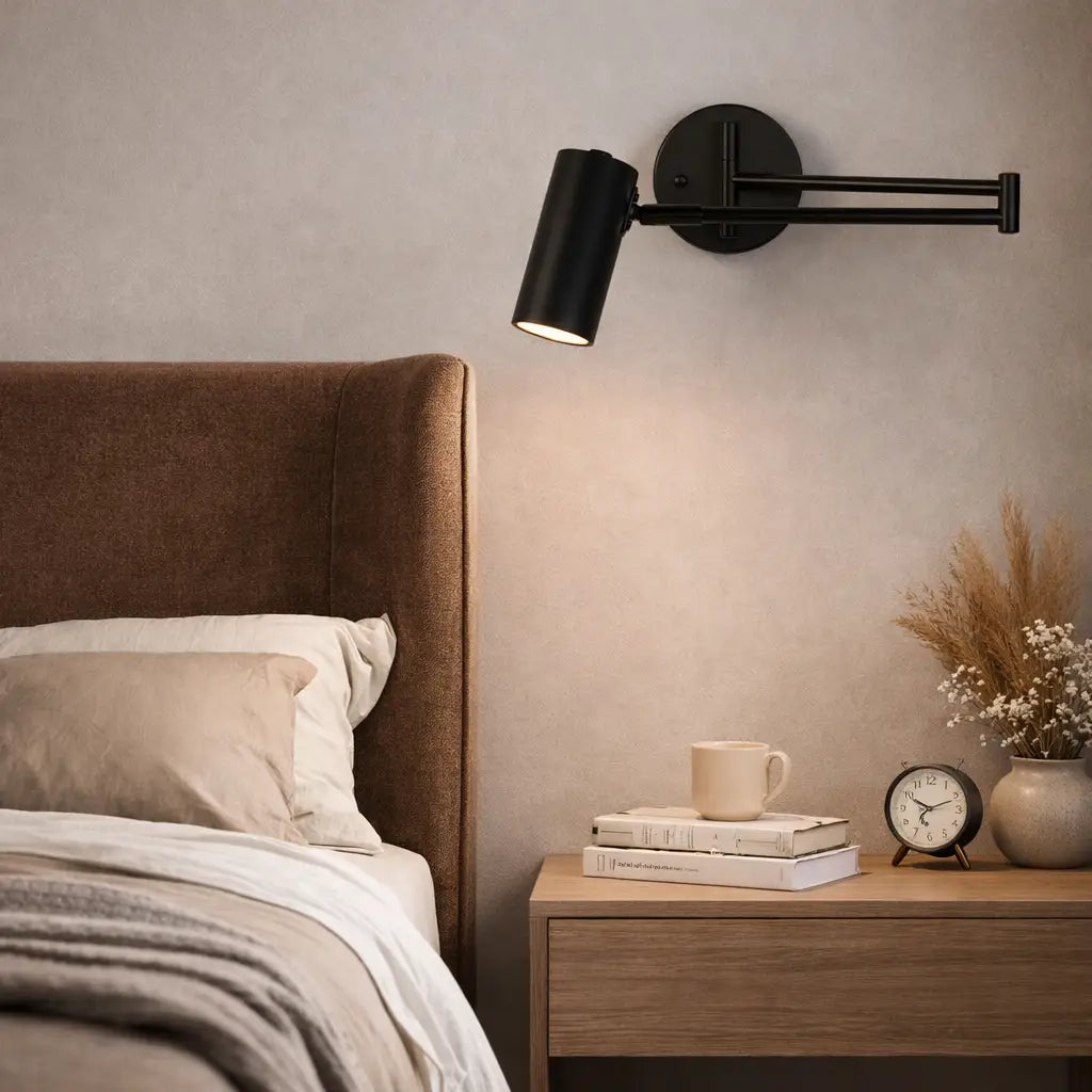 Wandleuchte mit verstellbarem Schwenkarm und integrierter LED mit Farbtemperaturregelung