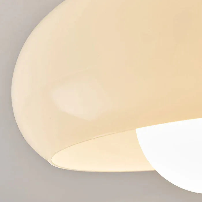 Plafoniera a filo soffitto in stile Bauhaus con paralume in vetro color crema, per camere da letto moderne