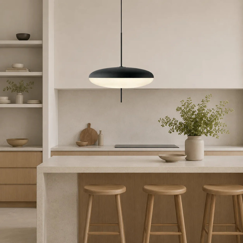 Suspension au design géométrique Bauhaus, à la douce lumière d’ambiance