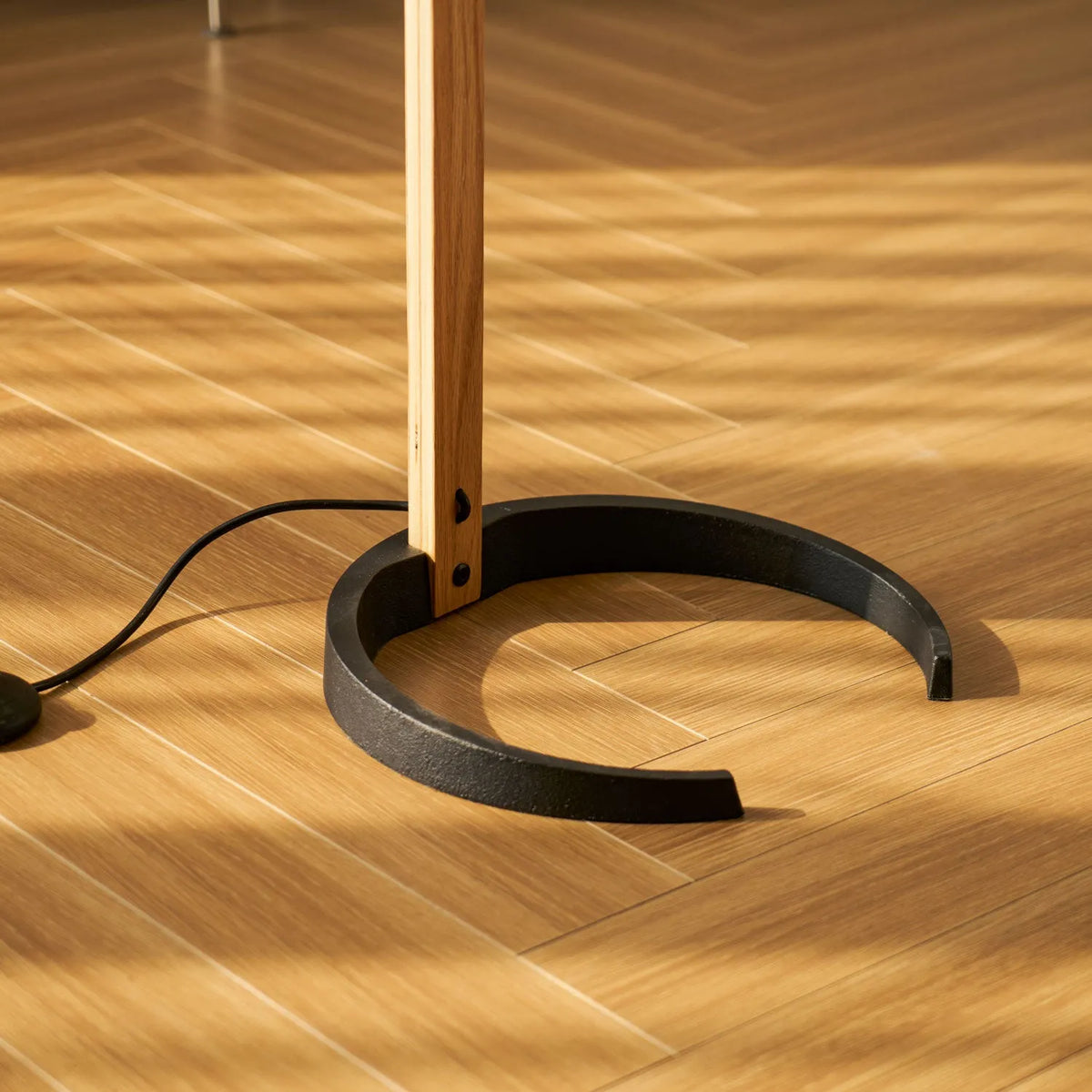 Living Room Floor Lamp with Natural Beech Wood Stem and Linen Shade
