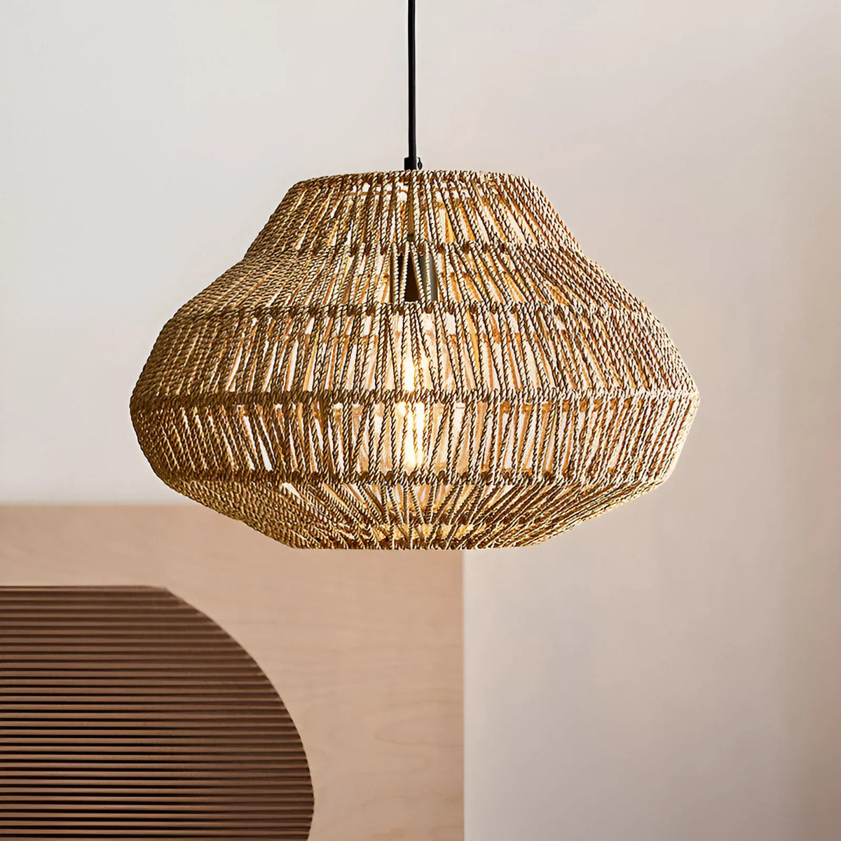 Nina böhmische Pendelleuchte aus handgeflochtenem Rattan