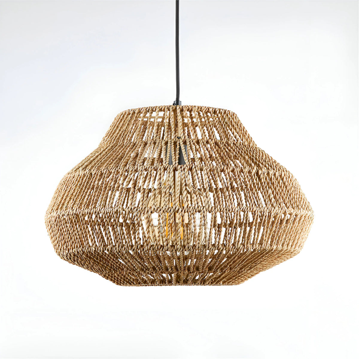 Nina böhmische Pendelleuchte aus handgeflochtenem Rattan