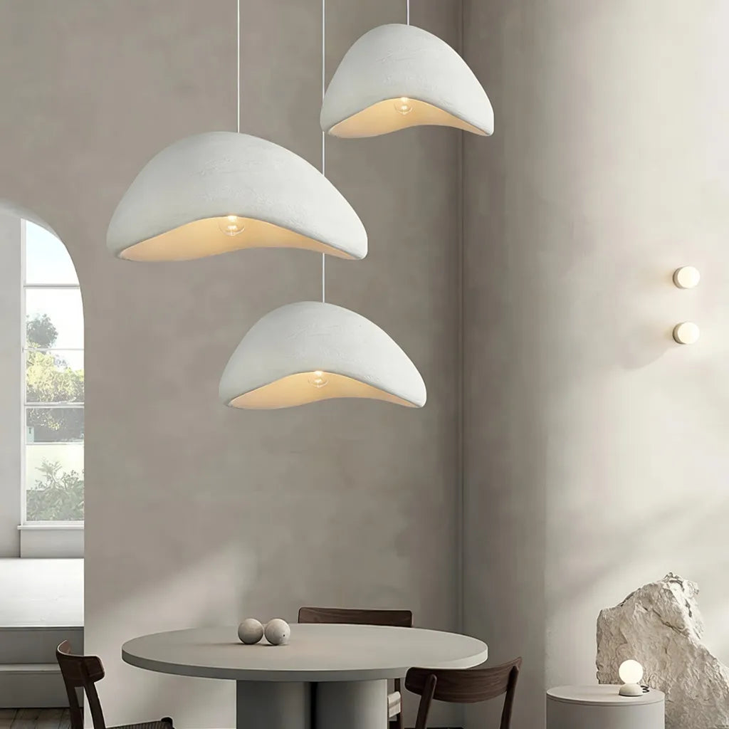 Suspension au design sculptural de nuage et à l’éclairage doux et diffus