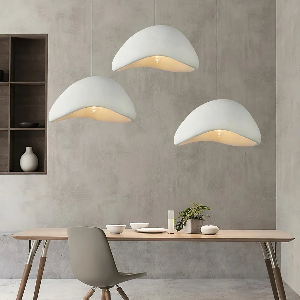 Suspension au design sculptural de nuage et à l’éclairage doux et diffus