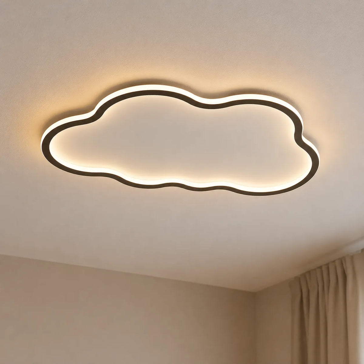 Plafonnier extra-plat en forme de nuage à la lumière chaleureuse