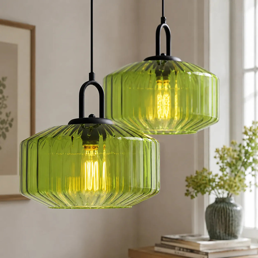 Suspension avec abat-jour en verre coloré rétro et éclairage d’ambiance chaleureux