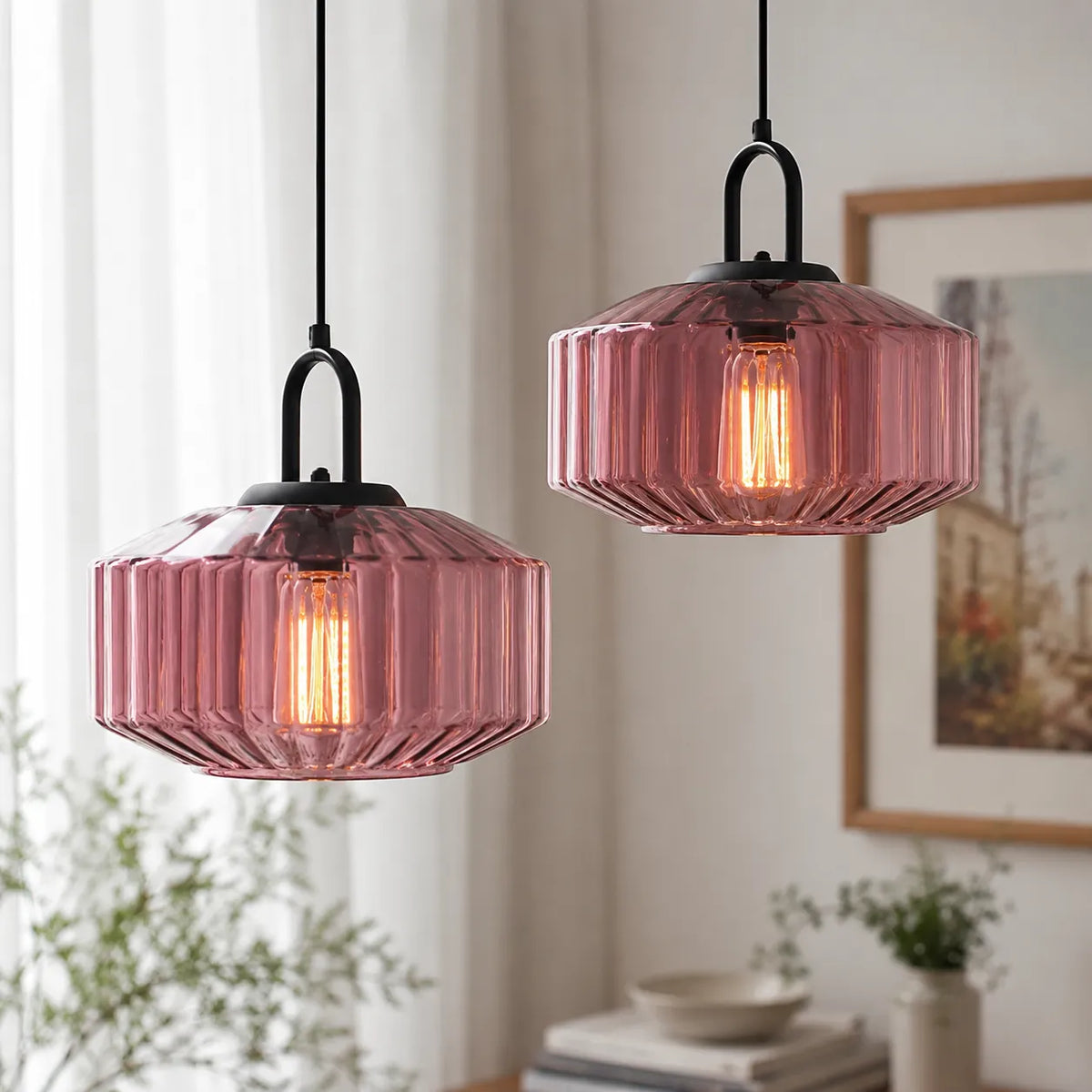 Suspension avec abat-jour en verre coloré rétro et éclairage d’ambiance chaleureux