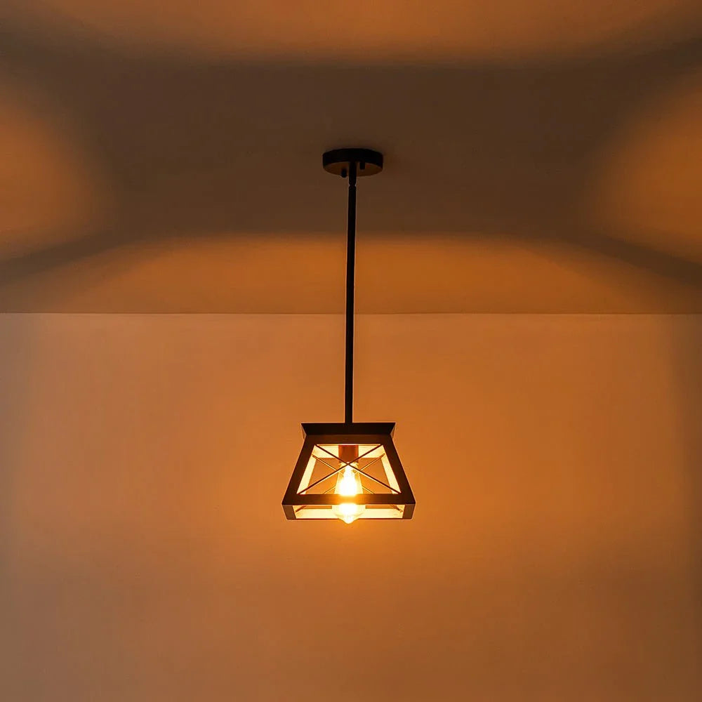 Lampada a sospensione con struttura quadrata in metallo dallo stile rustico e sospensione regolabile