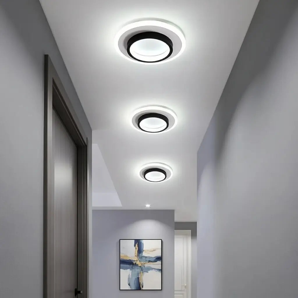 LED-Deckenleuchte mit Halo-Ring und zweilagiger Beleuchtung