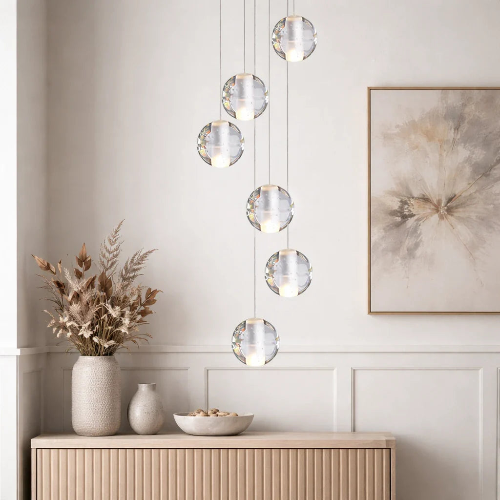 Suspension avec abat-jour en verre cristal en forme de goutte d’eau et finition chromée
