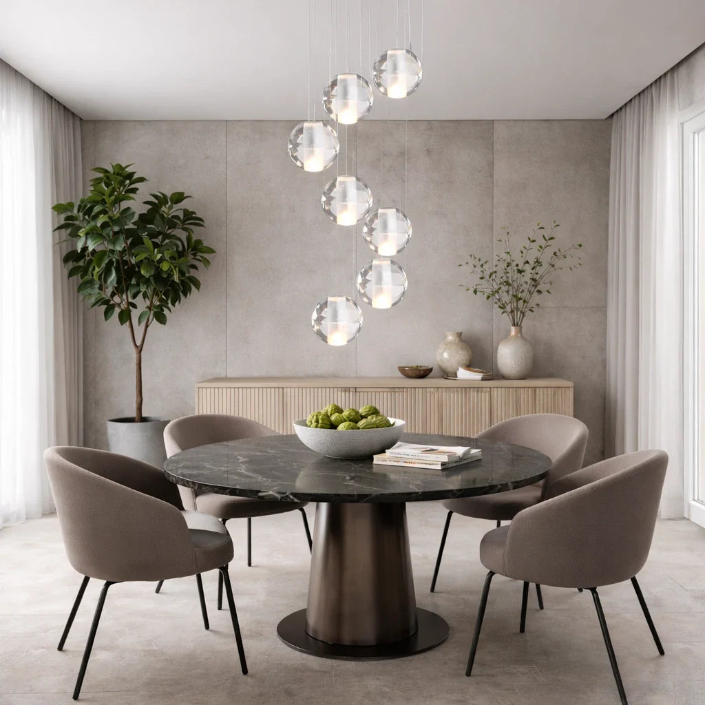 Suspension avec abat-jour en verre cristal en forme de goutte d’eau et finition chromée