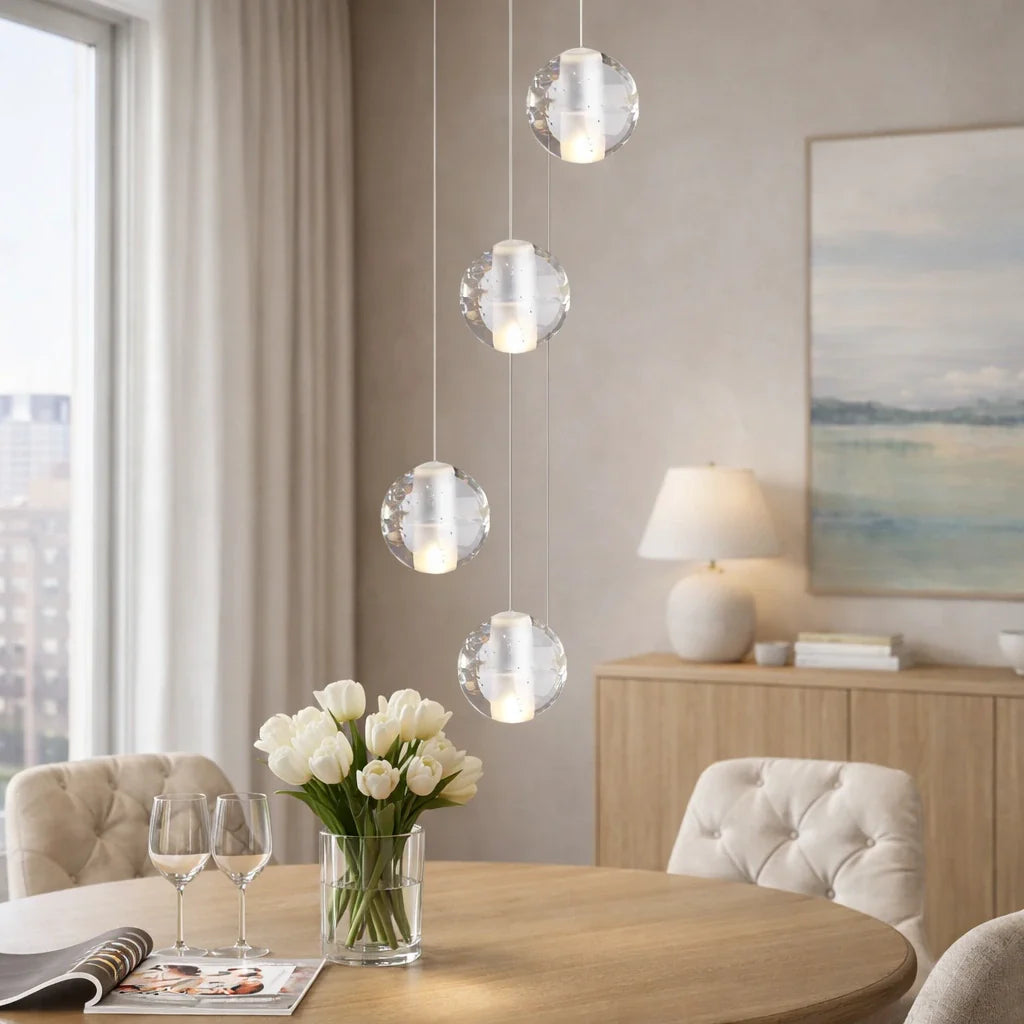 Suspension avec abat-jour en verre cristal en forme de goutte d’eau et finition chromée