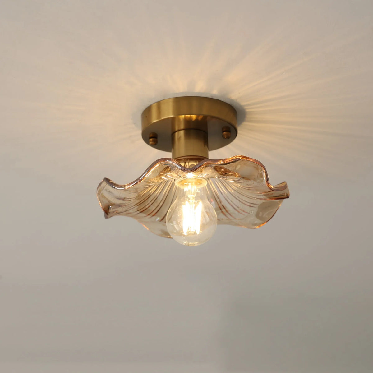 Plafoniera moderna in vetro scolpito a forma di fiore Florian