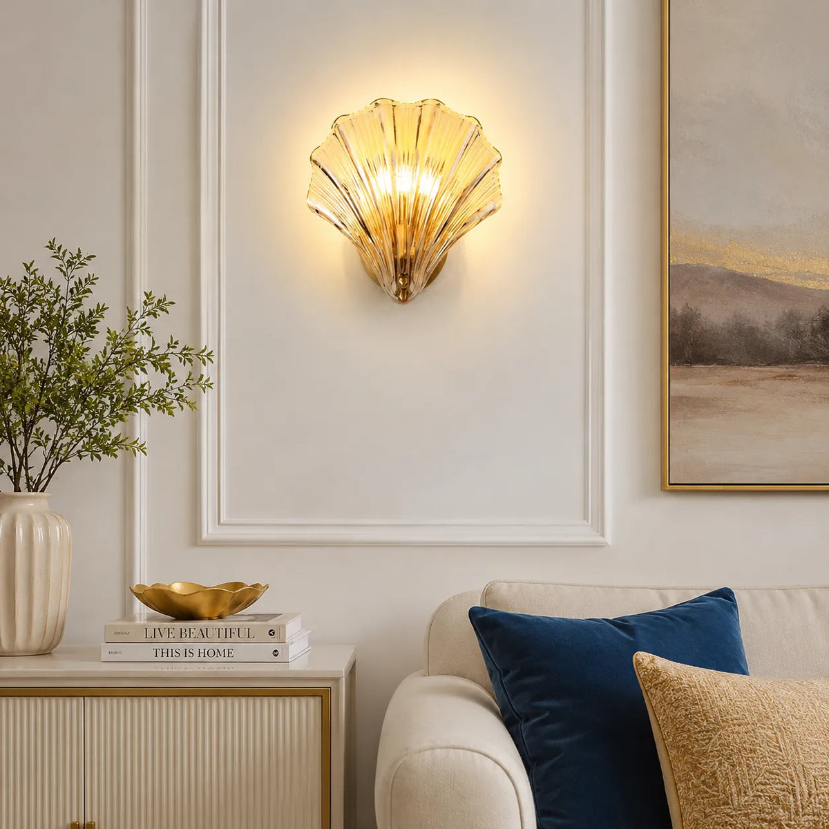 Lámparas de pared para sala de estar con vidrio de concha marina y detalle de latón, aplique moderno