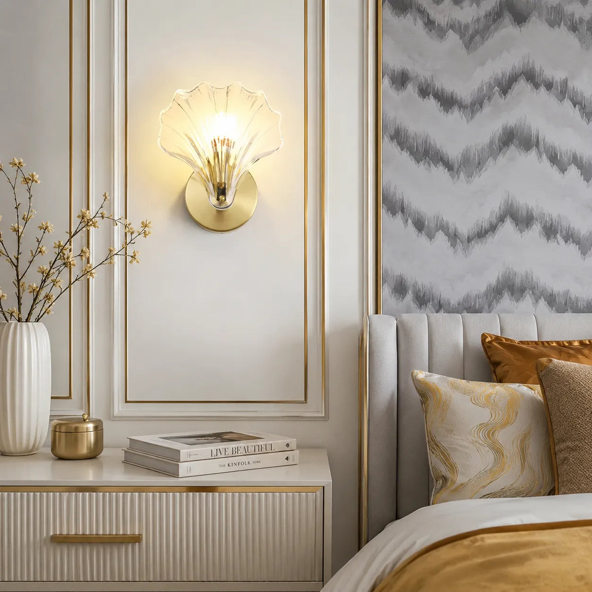 Lámparas de pared para sala de estar con vidrio de concha marina y detalle de latón, aplique moderno