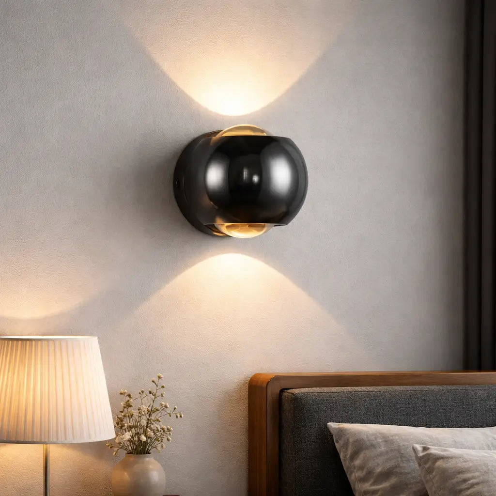 Wandleuchte mit Sanduhrdesign aus Kristallglas und Lichtprojektion nach oben und unten