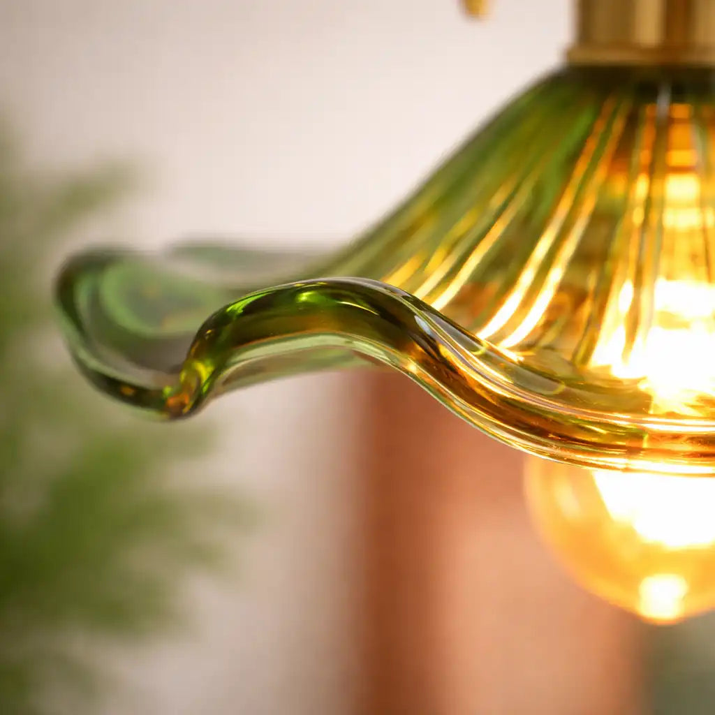 Lampada a sospensione in vetro dal design floreale moderno e con altezza regolabile