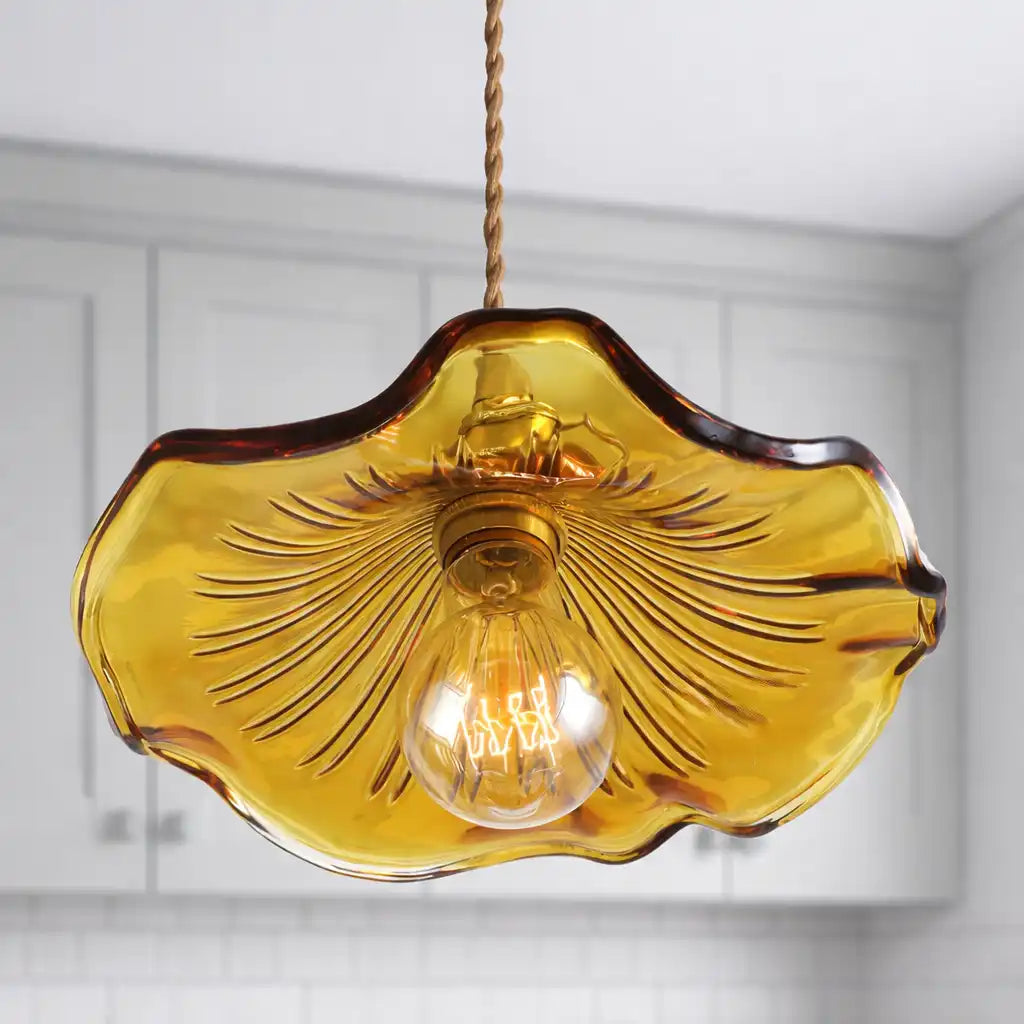 Lampada a sospensione in vetro dal design floreale moderno e con altezza regolabile