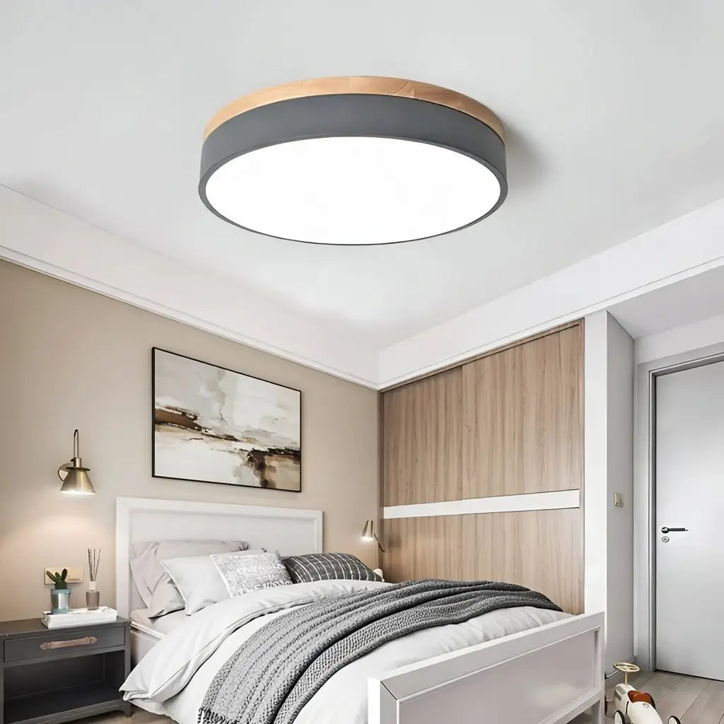 Plafonnier LED avec détail en bois naturel, pour chambre et couloir