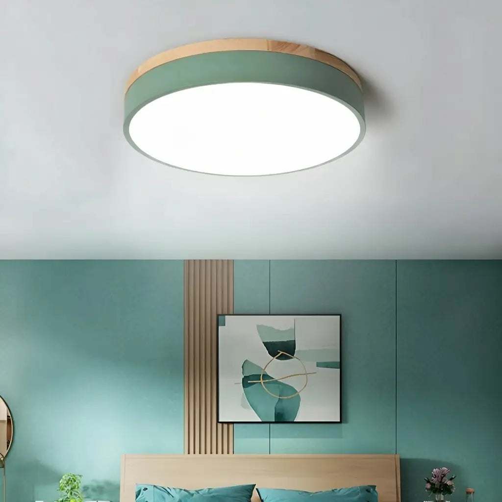 Plafonnier LED avec détail en bois naturel, pour chambre et couloir
