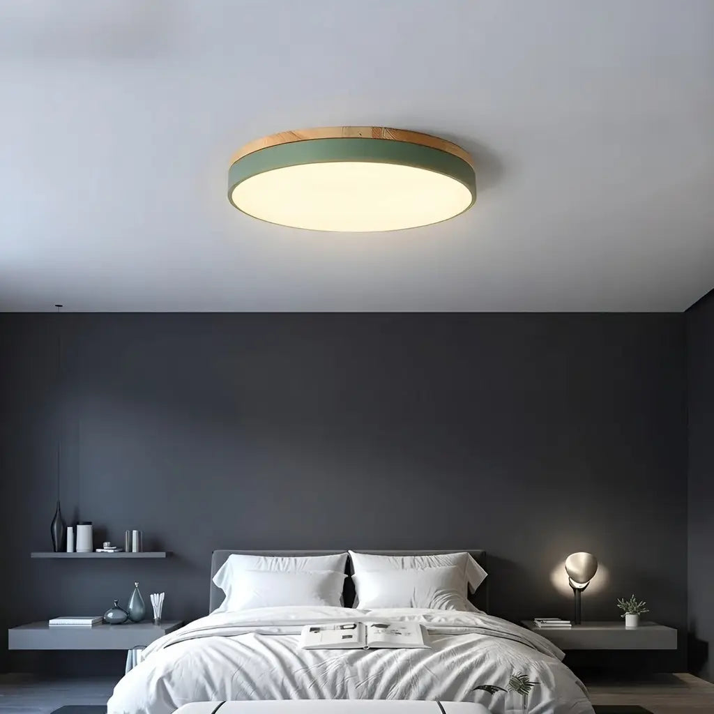 Plafonnier LED avec détail en bois naturel, pour chambre et couloir