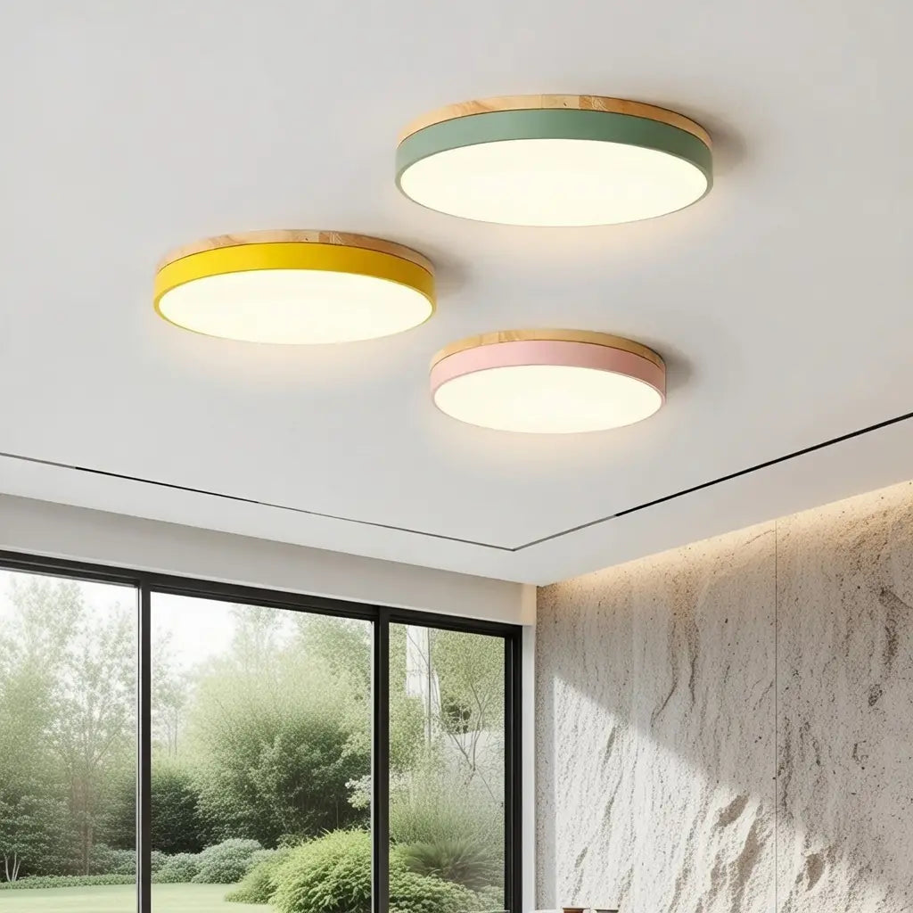 Plafonnier LED avec détail en bois naturel, pour chambre et couloir