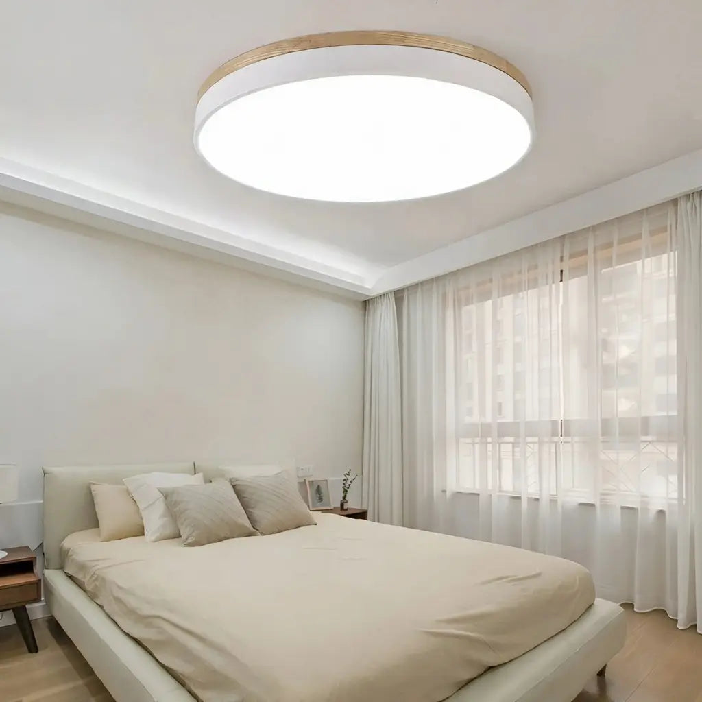 Plafonnier LED avec détail en bois naturel, pour chambre et couloir