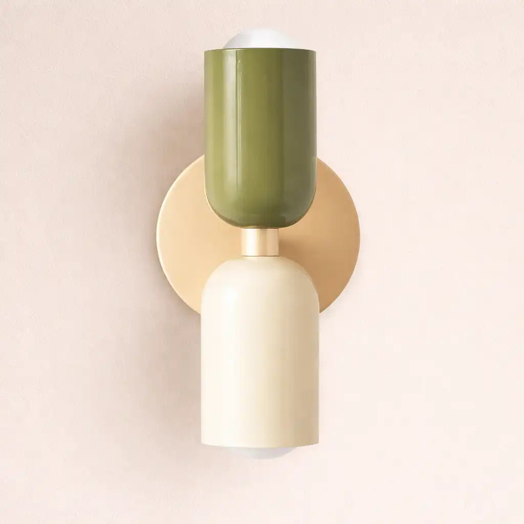 Applique con vetro dalla luce diffusa e design minimalista