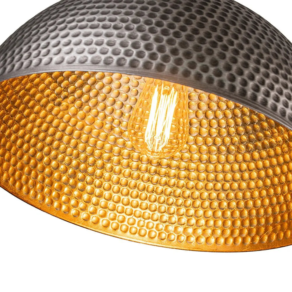 Lampada a sospensione Calix industriale con cupola in metallo martellato