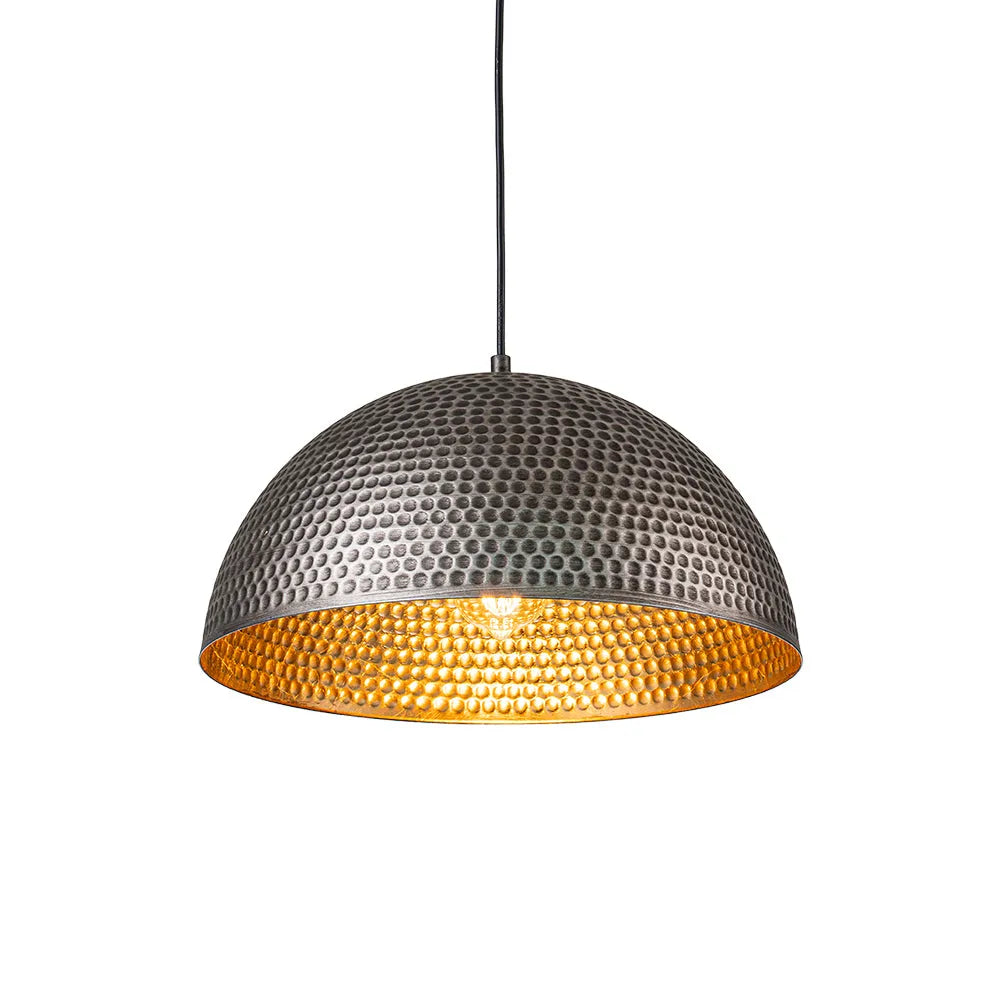 Lampada a sospensione Calix industriale con cupola in metallo martellato