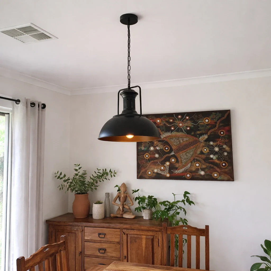 Suspension industrielle Yseult en métal martelé, en forme de dôme