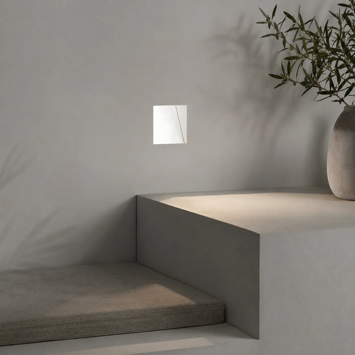 Wandleuchte mit Bewegungsmelder, LED und rahmenlosem Einbauddesign