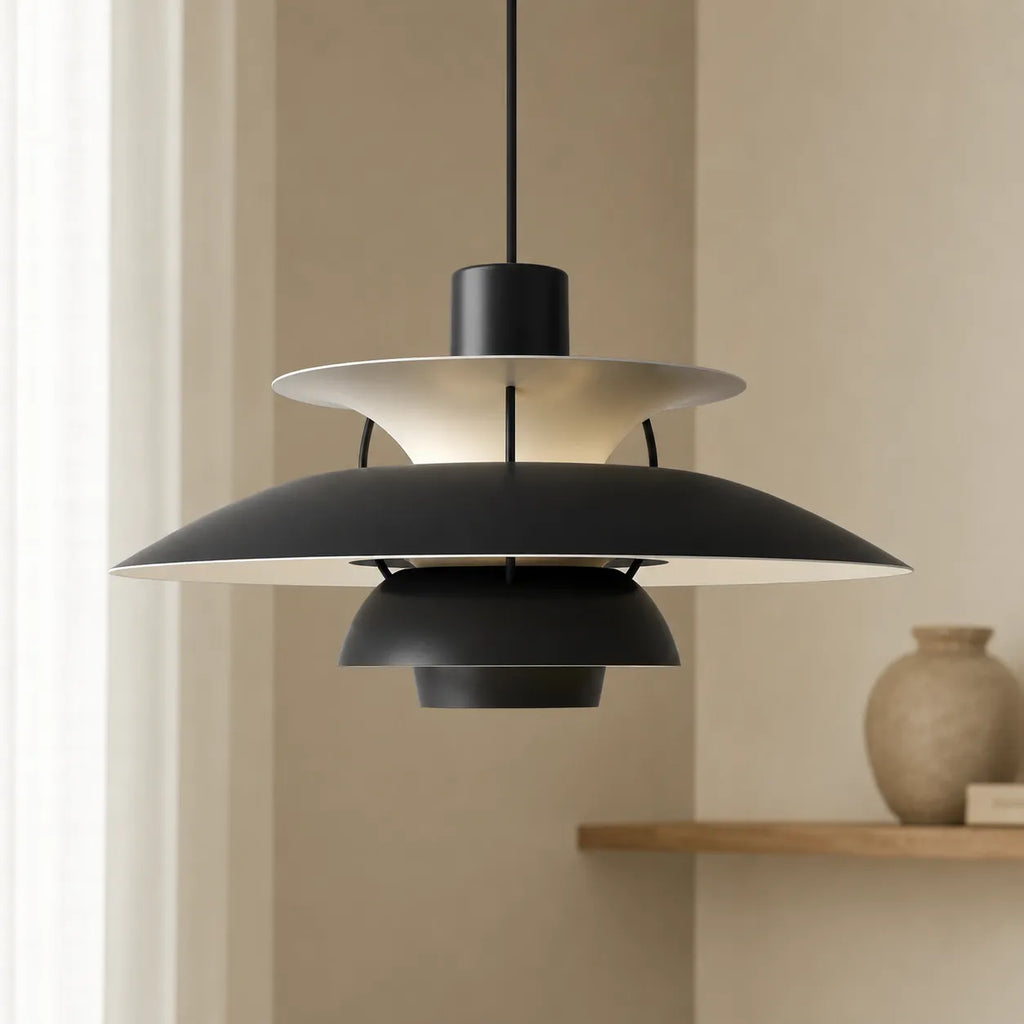 Suspension en aluminium au design superposé et aux lignes nordiques scandinaves